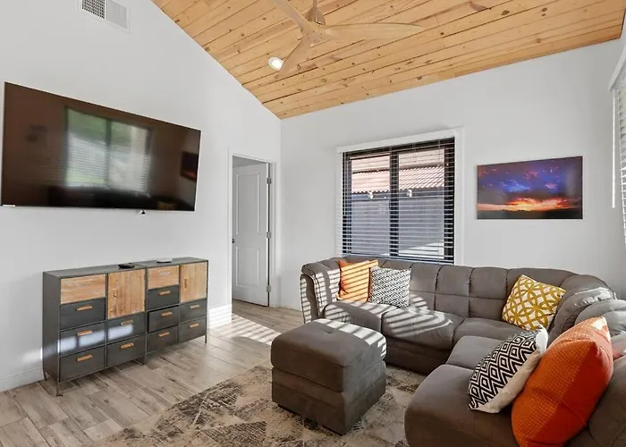 Hummingbird Harmony House With Bbq And Hot Tub In Downtown Phoenix