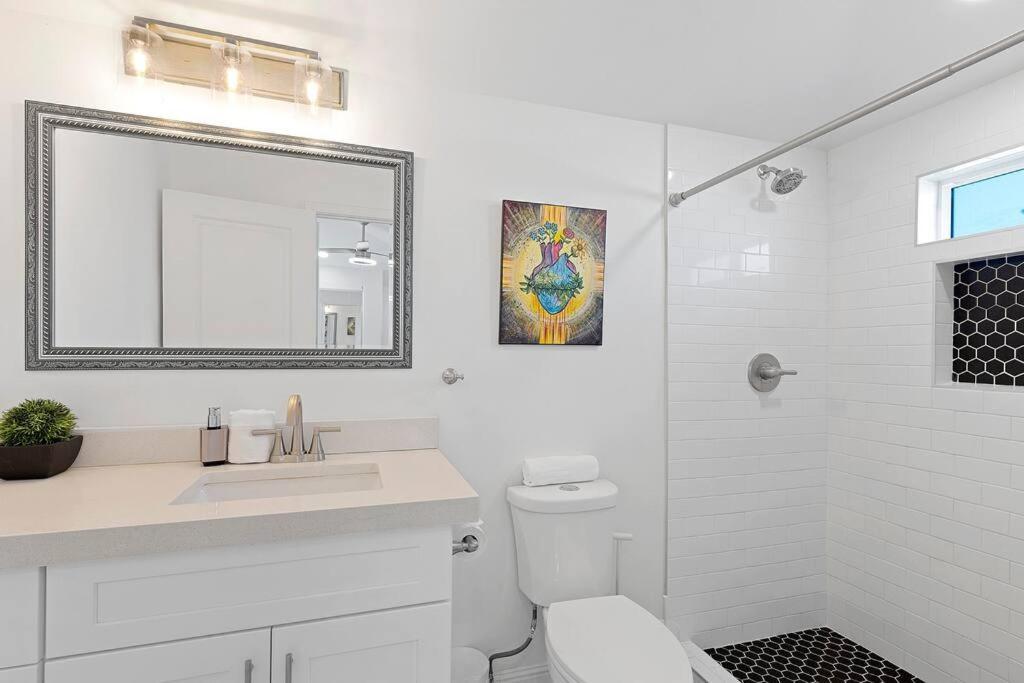 Hummingbird Harmony House With Bbq And Hot Tub In Downtown Apartamento