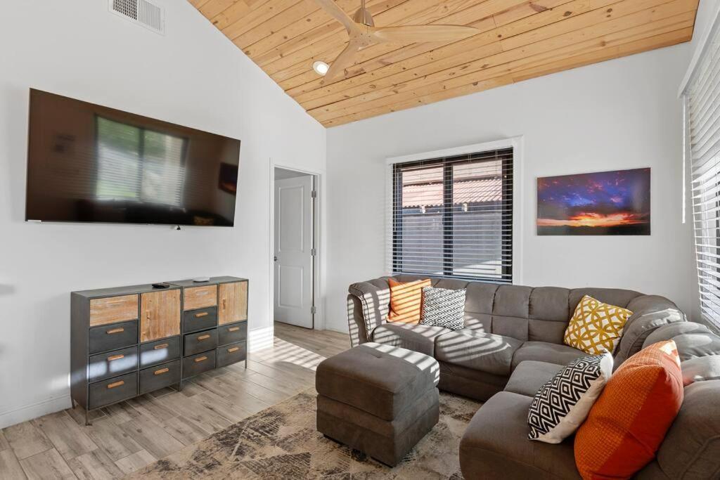 Hummingbird Harmony House With Bbq And Hot Tub In Downtown Apartamento