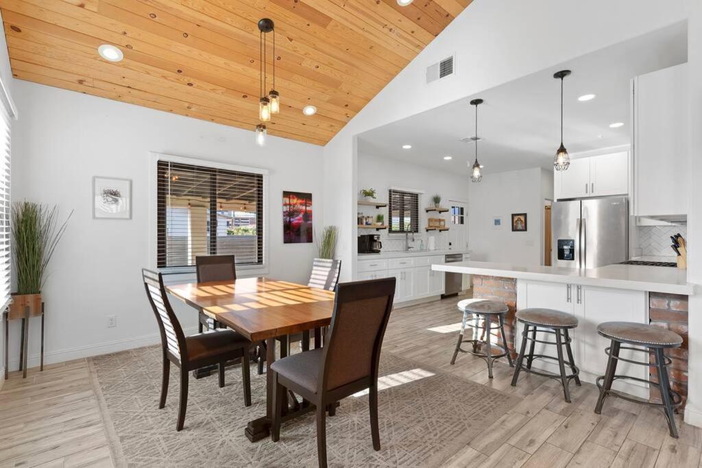 Hummingbird Harmony House With Bbq And Hot Tub In Downtown Phoenix